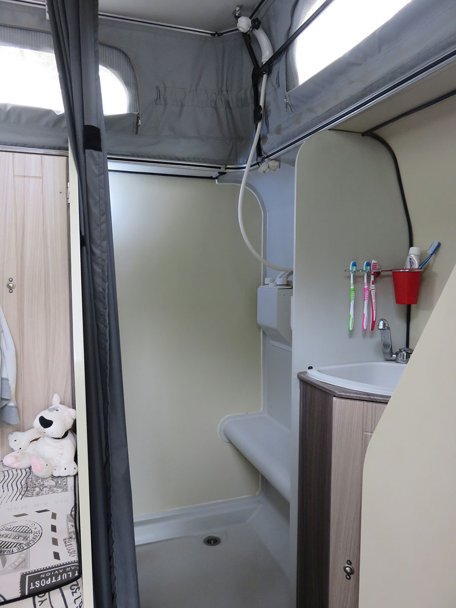 Shower Gecko Offroad Caravans